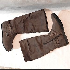 Womens Taupe Boots • 7